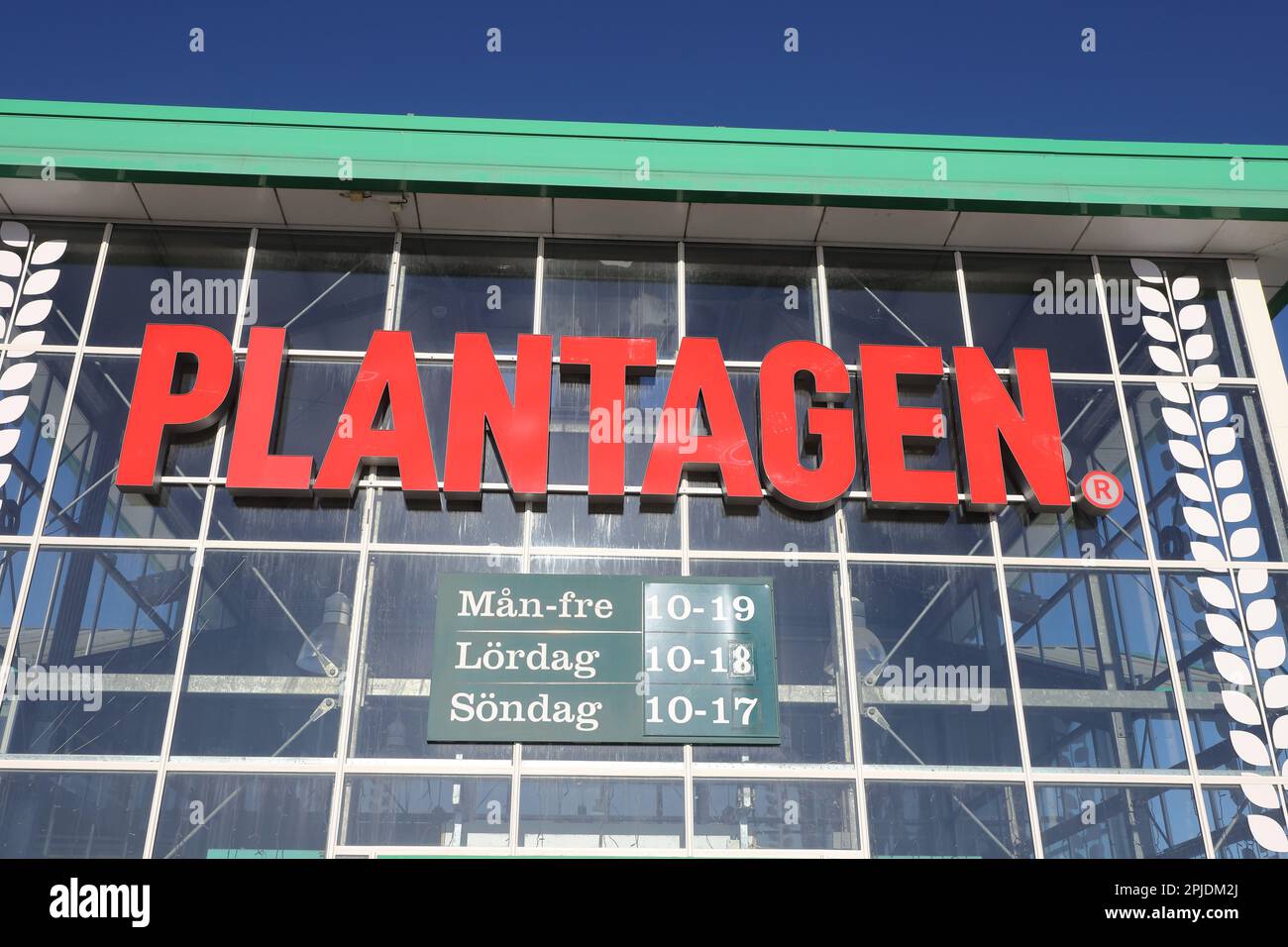 Sodertalje, Schweden - 1. April 2023: Plantagen ist eine Einzelhandelskette, die Pflanzen und Gartenprodukte in den nordischen Ländern verkauft. Stockfoto