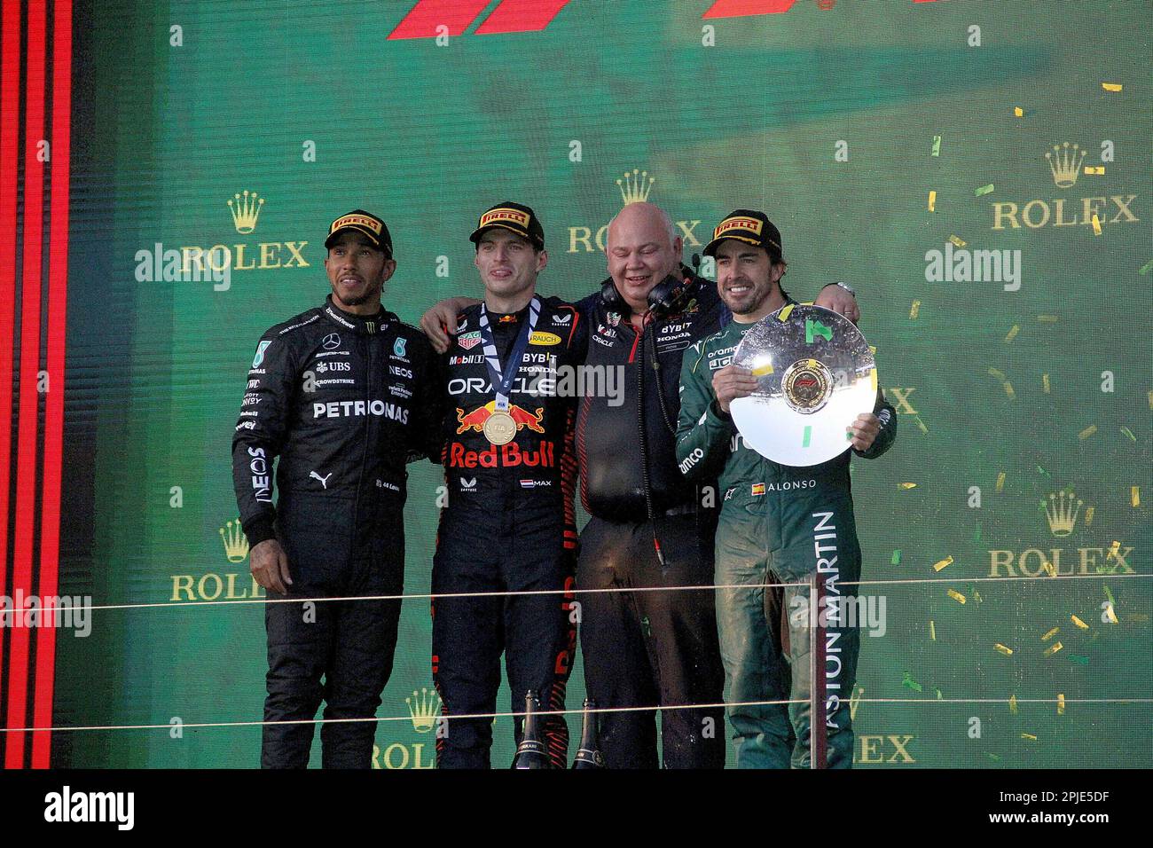 Melbourne, Australien. 02. April 2023. 2. April 2023, Albert Park, Melbourne, FORMEL 1 ROLEX GRAND PRIX 2022, auf dem Podium: Gewinner Max Verstappen (NLD), Oracle Red Bull Racing, 2. Platz für Lewis Hamilton (GBR), Mercedes-AMG Petronas Formula One Team, 3. Platz für Fernando Alonso (ESP), Aston Martin Aramco Cognizant Team: dpa/Alamy Live News Stockfoto
