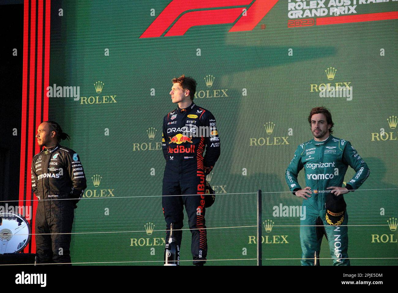 Melbourne, Australien. 02. April 2023. 2. April 2023, Albert Park, Melbourne, FORMEL 1 ROLEX GRAND PRIX 2022, auf dem Podium: Gewinner Max Verstappen (NLD), Oracle Red Bull Racing, 2. Platz für Lewis Hamilton (GBR), Mercedes-AMG Petronas Formula One Team, 3. Platz für Fernando Alonso (ESP), Aston Martin Aramco Cognizant Team: dpa/Alamy Live News Stockfoto