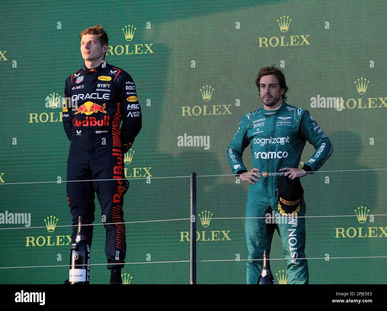Melbourne, Australien. 02. April 2023. 2. April 2023, Albert Park, Melbourne, FORMEL 1 ROLEX GRAND PRIX 2022, auf dem Podium: Gewinner Max Verstappen (NLD), Oracle Red Bull Racing, 2. Platz für Lewis Hamilton (GBR), Mercedes-AMG Petronas Formula One Team, 3. Platz für Fernando Alonso (ESP), Aston Martin Aramco Cognizant Team: dpa/Alamy Live News Stockfoto