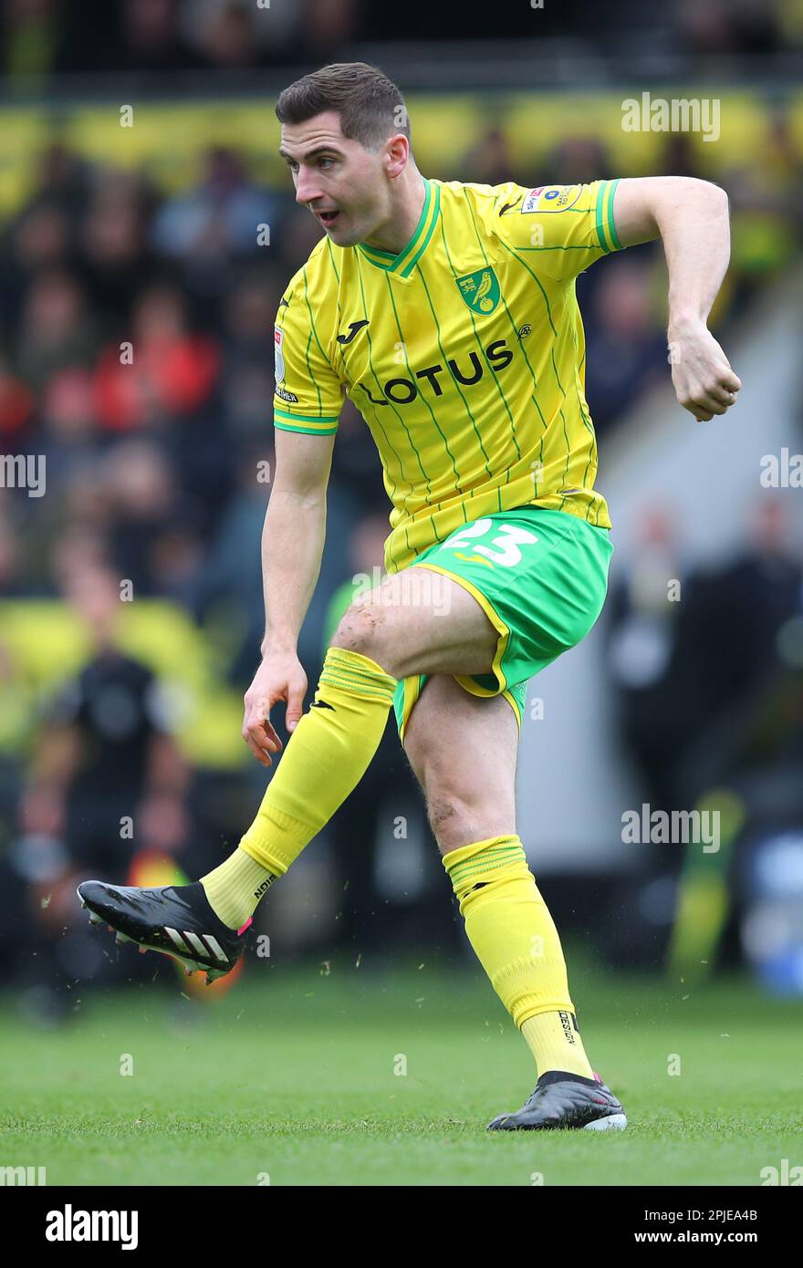 Norwich, Großbritannien. 1. April 2023. Kenny McLean aus Norwich City während des Sky Bet Championship-Spiels in der Carrow Road, Norwich. Der Bildausdruck sollte lauten: Simon Bellis/Sportimage Credit: Sportimage/Alamy Live News Stockfoto