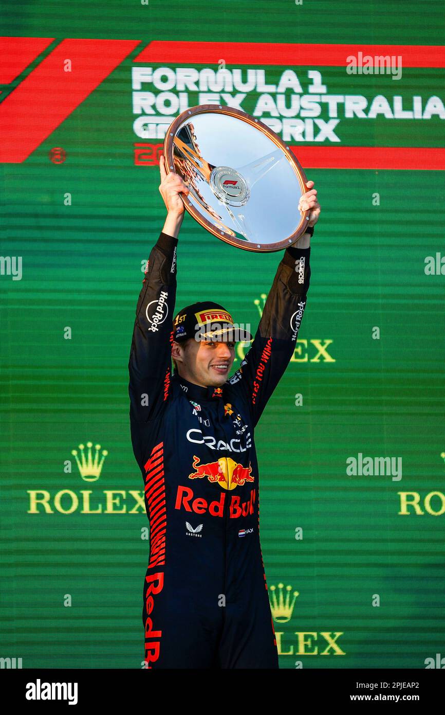 Melbourne, Australien. 02. April 2023. firo : 2. April 2023, Motorsport, Formel 1, Formel 1, Staffel 2023, Australian Grand Prix, Formel 1 Rolex Grand Prix 2023, 3. Runde der Formel-1-Weltmeisterschaft 2023, auf dem Albert Park Circuit, in Melbourne, Australien, das Rennen, VERSTAPPEN Max (Ned), Red Bull Racing RB19, Portrait Podium Credit: dpa/Alamy Live News Stockfoto