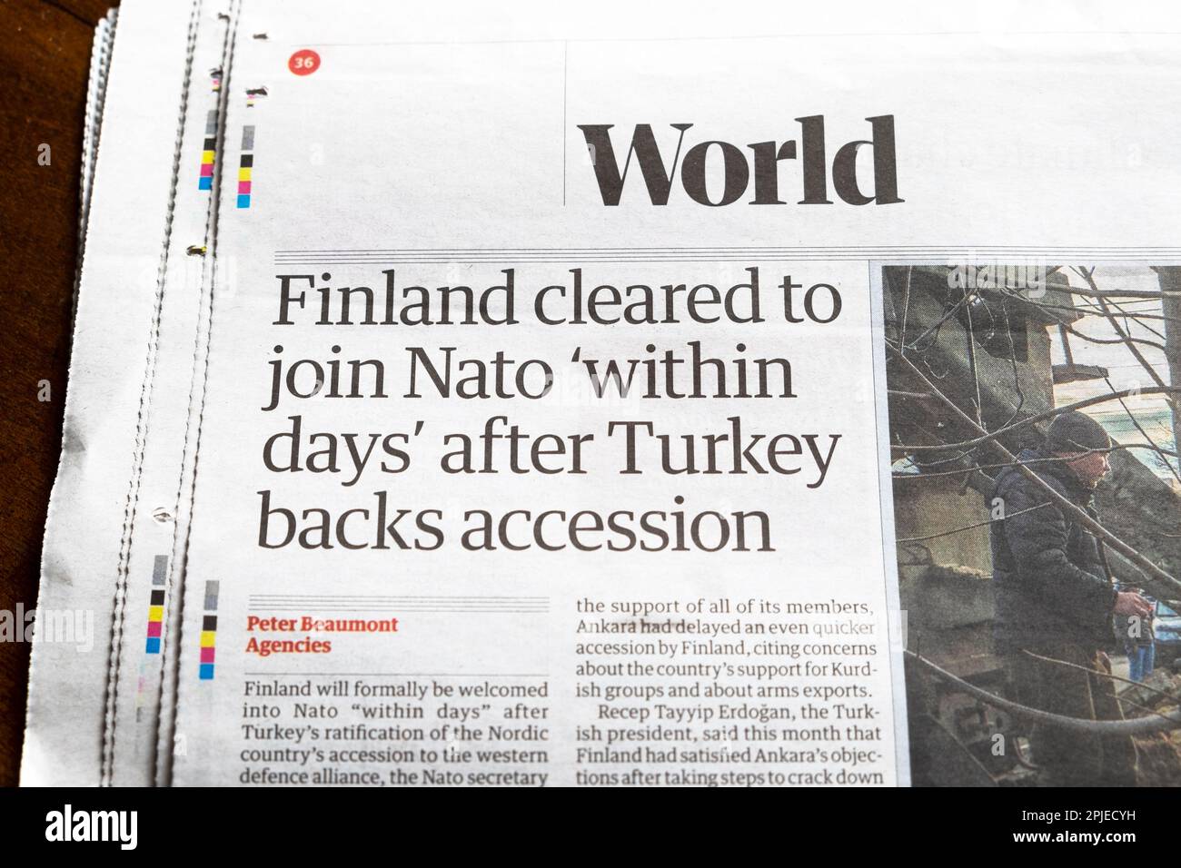 "Finnland hat den Beitritt zur NATO „innerhalb weniger Tage“ nach dem Beitritt der Türkei genehmigt" Schlagzeile der Zeitung Guardian, Ausgabe 31. März 2023 London England UK Stockfoto