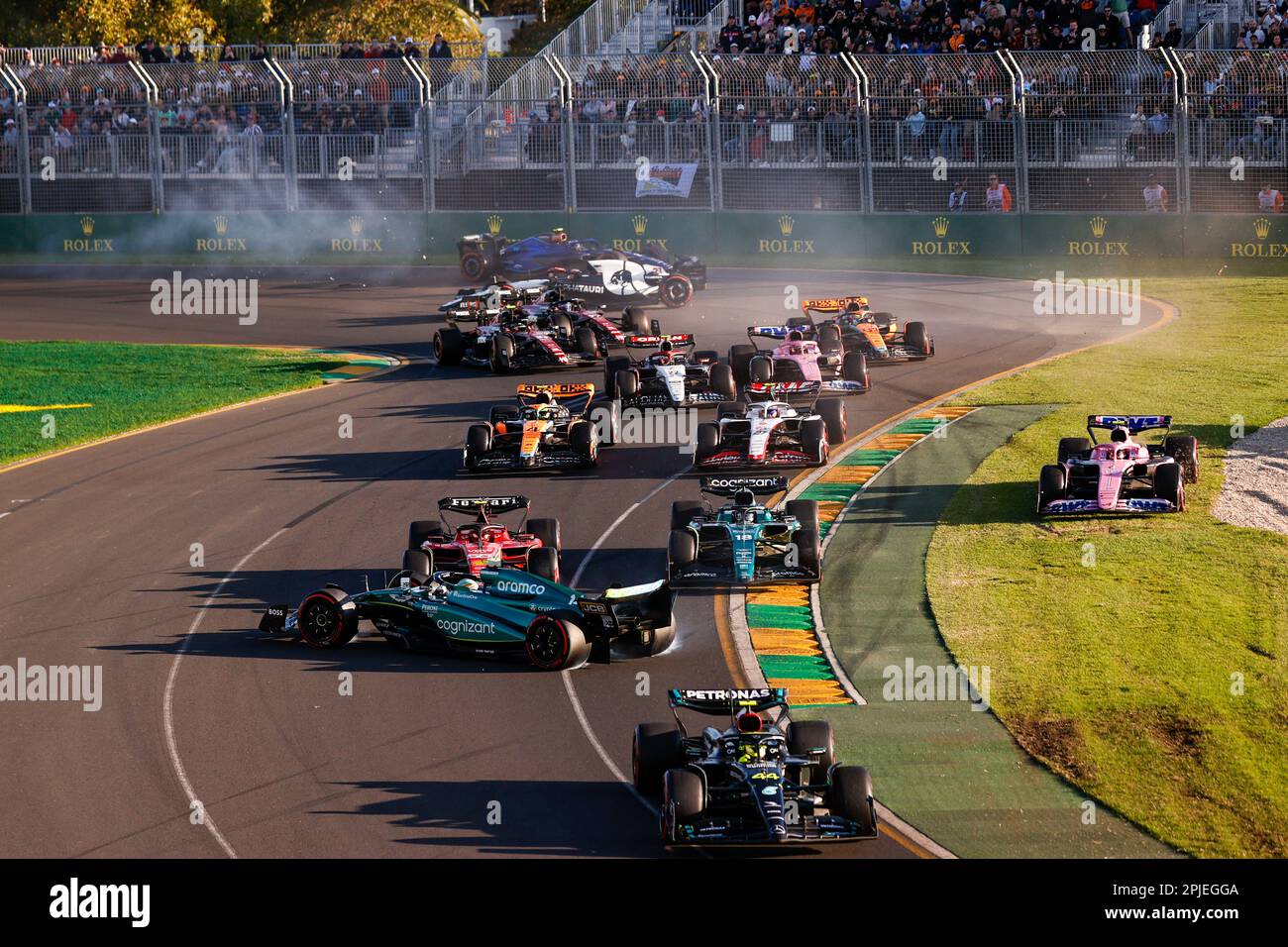 Melbourne, Australien. 2. April 2023. Die Fahrer fahren während des australischen Formel 1 Grand Prix in Melbourne, Australien, 2. April 2023. Kredit: Qian Jun/Xinhua/Alamy Live News Stockfoto