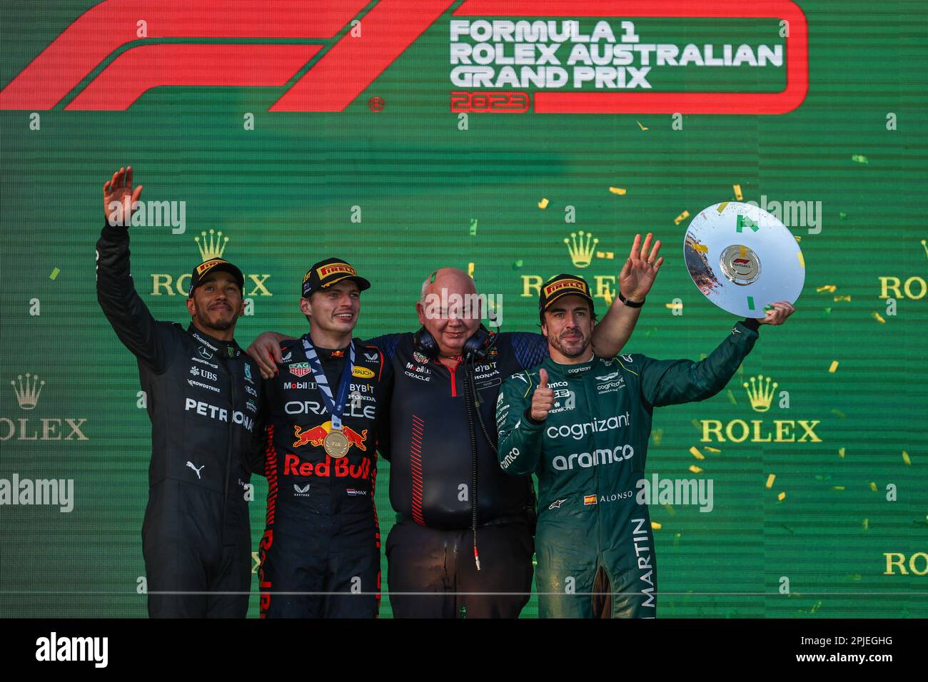 Melbourne, Australien. 2. April 2023. Erster Platz im Red Bull Fahrer Max Verstappen aus den Niederlanden (2. l), zweiter Platz im Mercedes Fahrer Lewis Hamilton (1. l) aus Großbritannien und dritter Platz im Aston Martin Fahrer Fernando Alonso (1. R) aus Spanien nach dem australischen Formel-1-Grand Prix in Melbourne, Australien, April 2, 2023. Kredit: Qian Jun/Xinhua/Alamy Live News Stockfoto