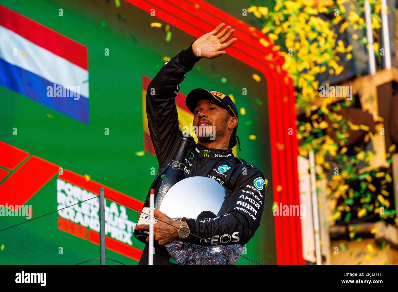 Melbourne, Australien. 02. April 2023. 2. April 2023: Melbourne Grand Prix Circuit, Melbourne, Victoria, Australien: Australian Formula 1 Grand Prix: Renntag: Nummer 44 Mercedes AMG Petronas Fahrer Lewis Hamilton auf dem Podium nach Credit: Action Plus Sports Images/Alamy Live News Stockfoto
