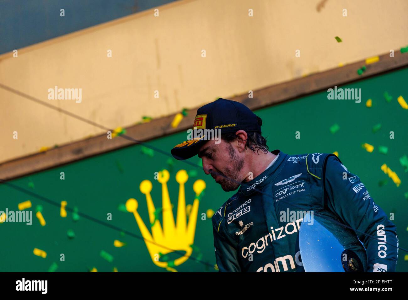 Melbourne, Australien. 02. April 2023. 2. April 2023: Melbourne Grand Prix Circuit, Melbourne, Victoria, Australien: Australian Formula 1 Grand Prix: Renntag: Nummer 14 Aston Martin Fahrer Fernando Alonso auf dem Podium nach Credit: Action Plus Sports Images/Alamy Live News Stockfoto