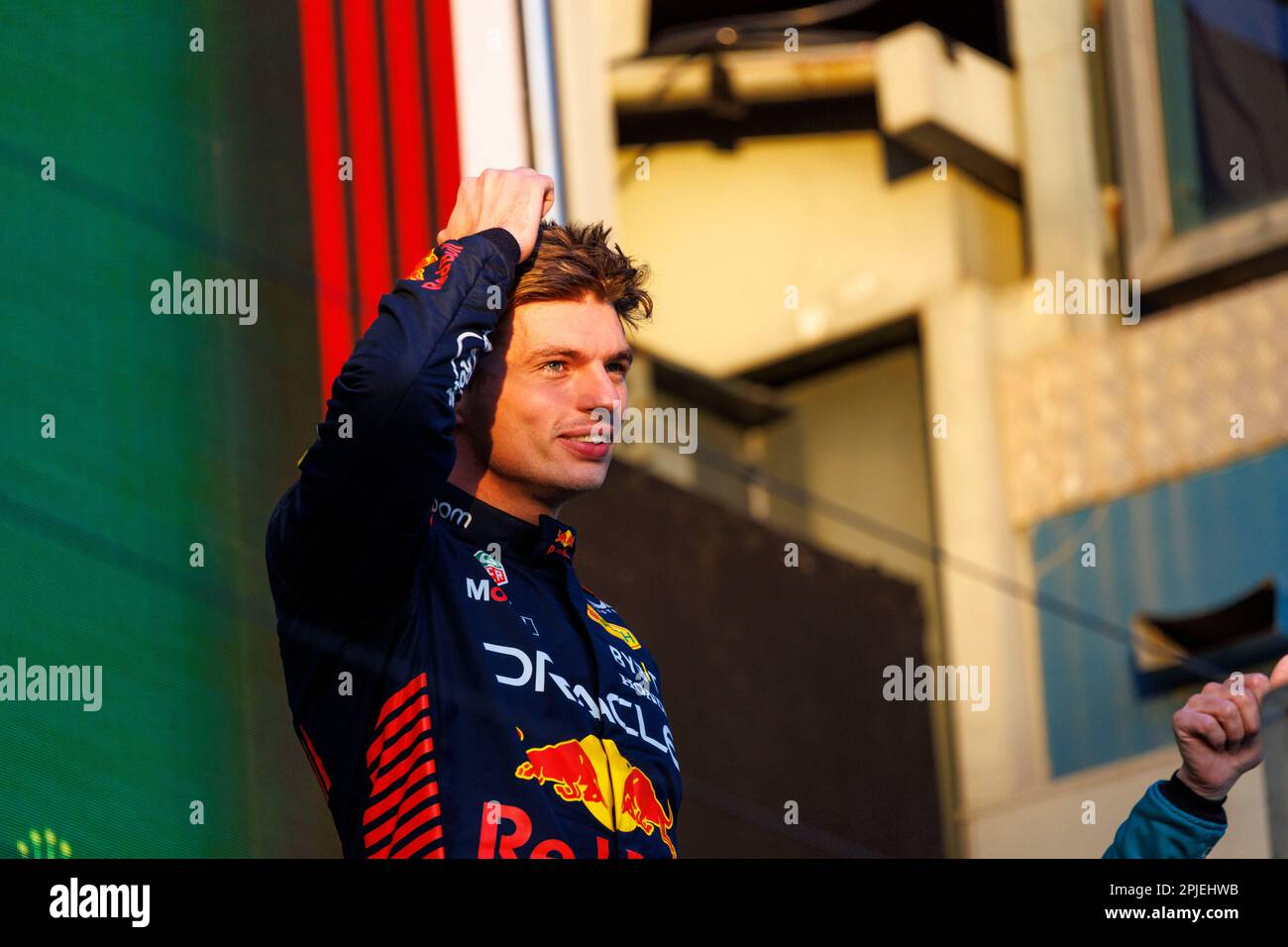 Melbourne, Australien. 02. April 2023. 2. April 2023: Melbourne Grand Prix Circuit, Melbourne, Victoria, Australien: Australian Formula 1 Grand Prix: Renntag: Nummer 1 Red Bull Fahrer Max Verstappen auf dem Podium nach Credit: Action Plus Sports Images/Alamy Live News Stockfoto
