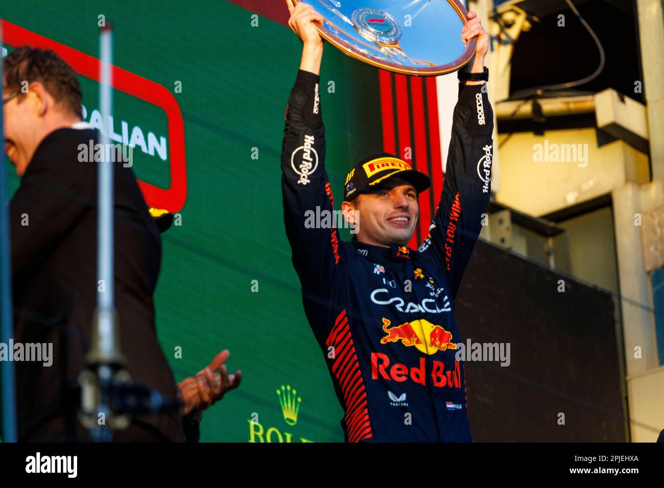Melbourne, Australien. 02. April 2023. 2. April 2023: Melbourne Grand Prix Circuit, Melbourne, Victoria, Australien: Australian Formula 1 Grand Prix: Renntag: Nummer 1 Red Bull Fahrer Max Verstappen auf dem Podium nach Credit: Action Plus Sports Images/Alamy Live News Stockfoto