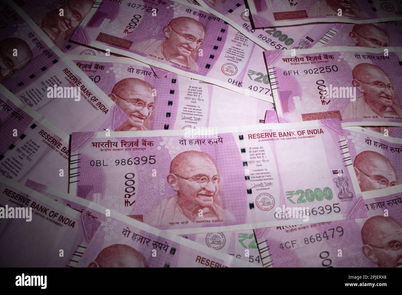 Indische Währung 2000 Rupien-Hintergrund Stockfoto