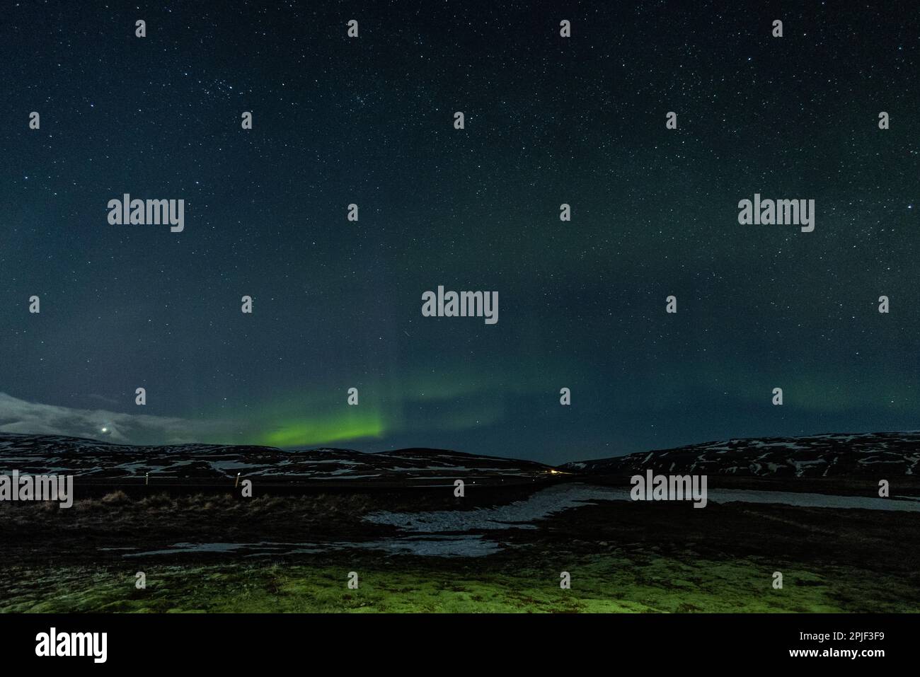 The Aurora Borealis (Northern Lights) Dancing in the Sky over Reykjavik, Iceland, 27. März 2023 Stockfoto