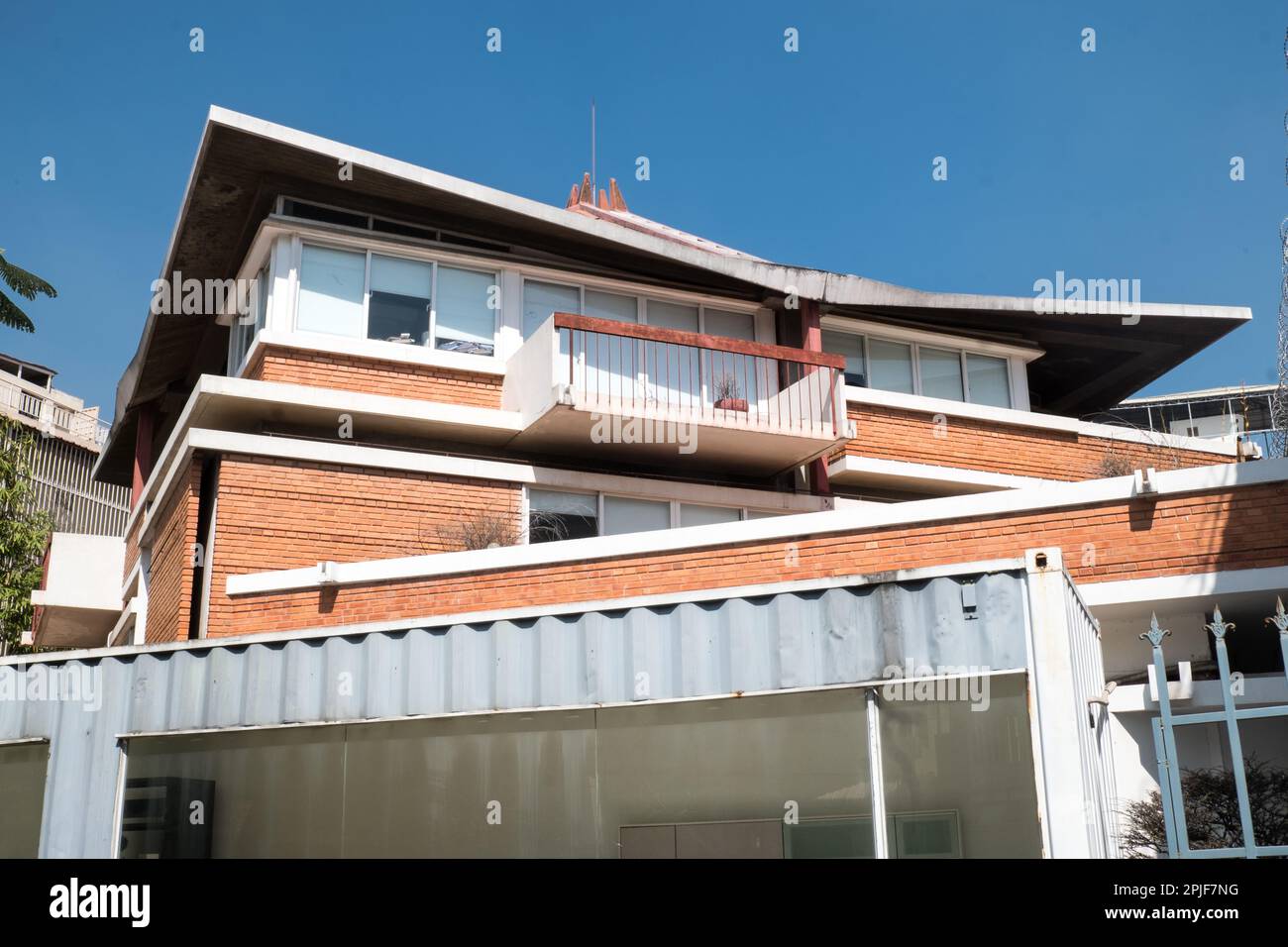 Das architektonisch bedeutsame Haus des verstorbenen Vann Molyvann, der in den 1960er und 1970er Jahren ein gefeierter Architekt in Kambodscha war. Stockfoto