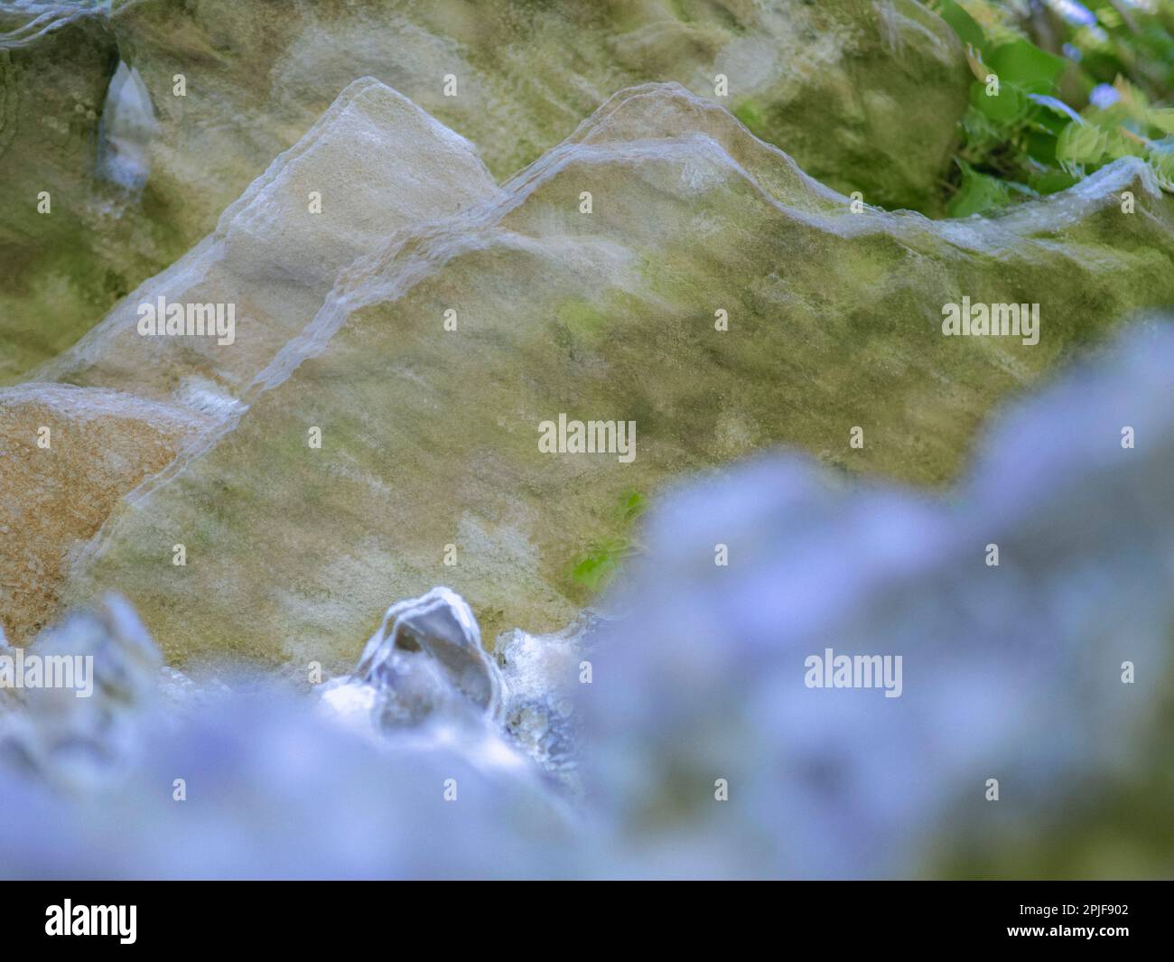 Auf die Mauer der Zeit blicken, verlassene römische Stadt, Silchester, Stadtmauern, Hampshire, England, Großbritannien, GB. Stockfoto