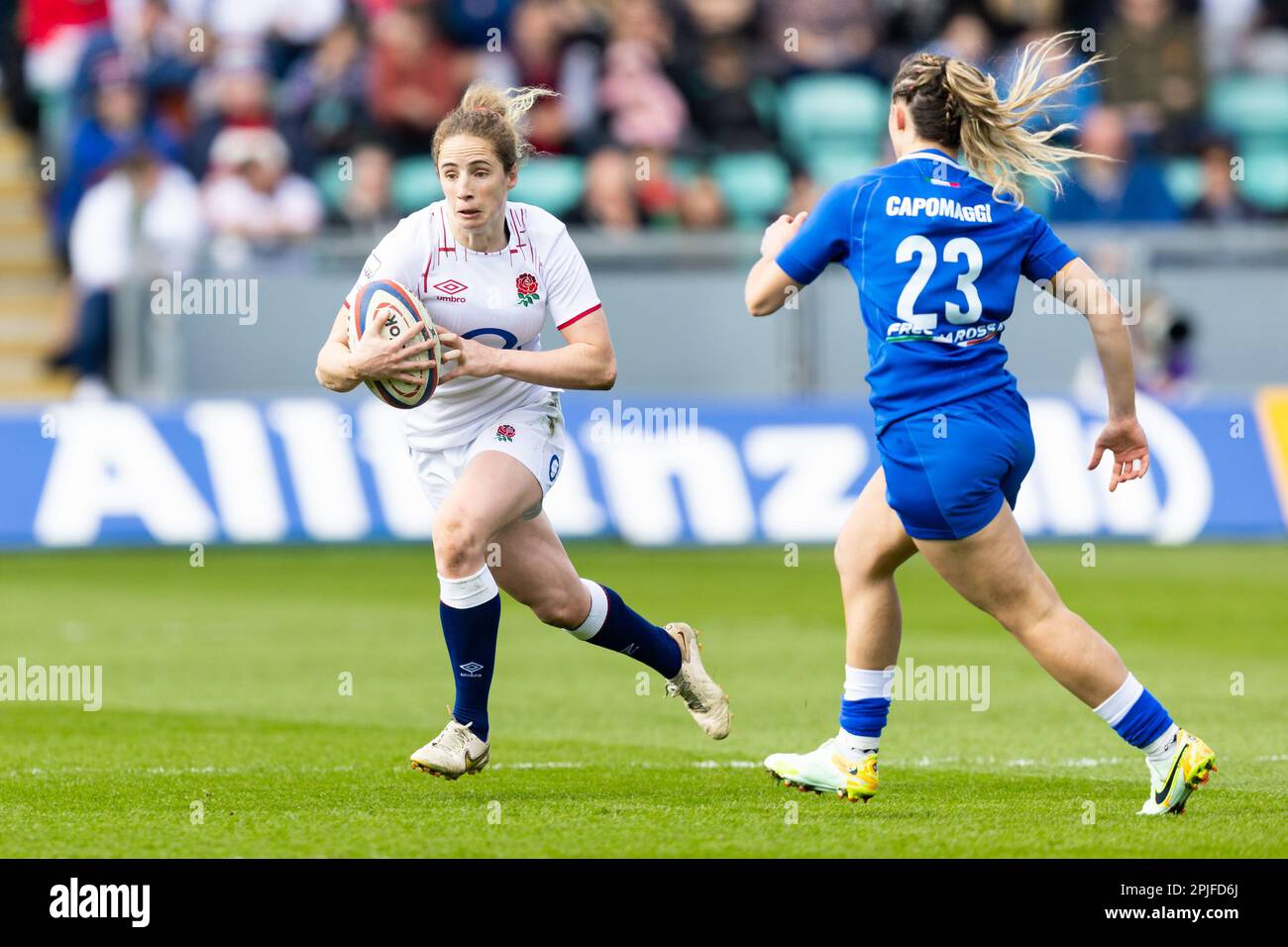 Northampton, Großbritannien. 02. April 2023. Abby Dow of England Women in Action beim TikTok Women's Six Nations Match England gegen Italien im Cinch Stadium in Franklin's Gardens, Northampton, Großbritannien, 2. April 2023 (Foto von Nick Browning/News Images) in Northampton, Großbritannien, am 4./2. April 2023. (Foto von Nick Browning/News Images/Sipa USA) Guthaben: SIPA USA/Alamy Live News Stockfoto