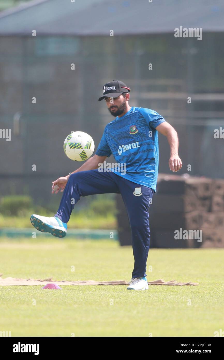 Mominul Haque während des Bangladesch Test Cricket Teams nimmt vor ihrem alpne Test Match am Sher-e-Bangla National Cricket Stadium Teil, Stockfoto