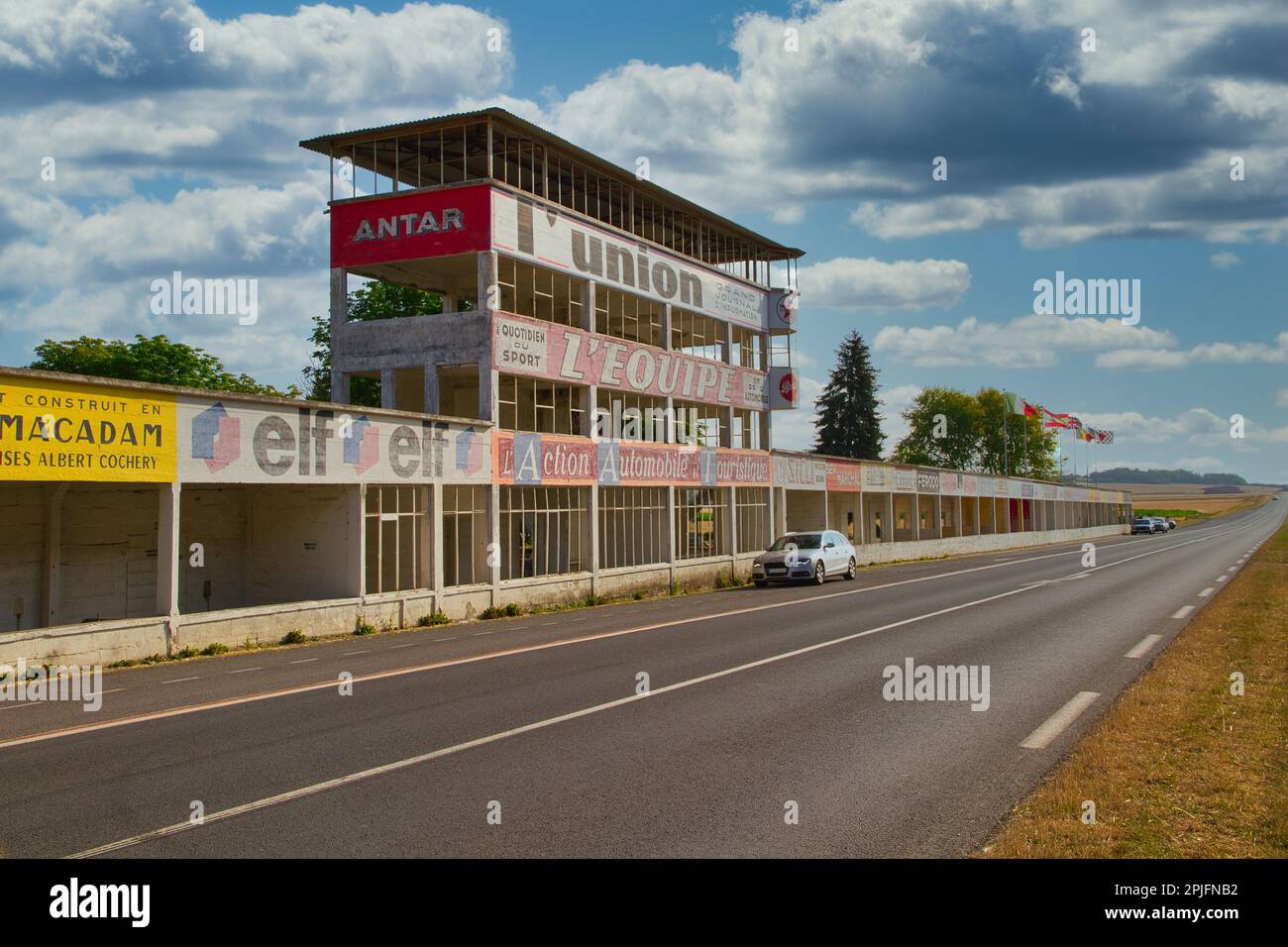 Boxen der ehemaligen Reims Grand-Prix-Rennstrecke Stockfoto