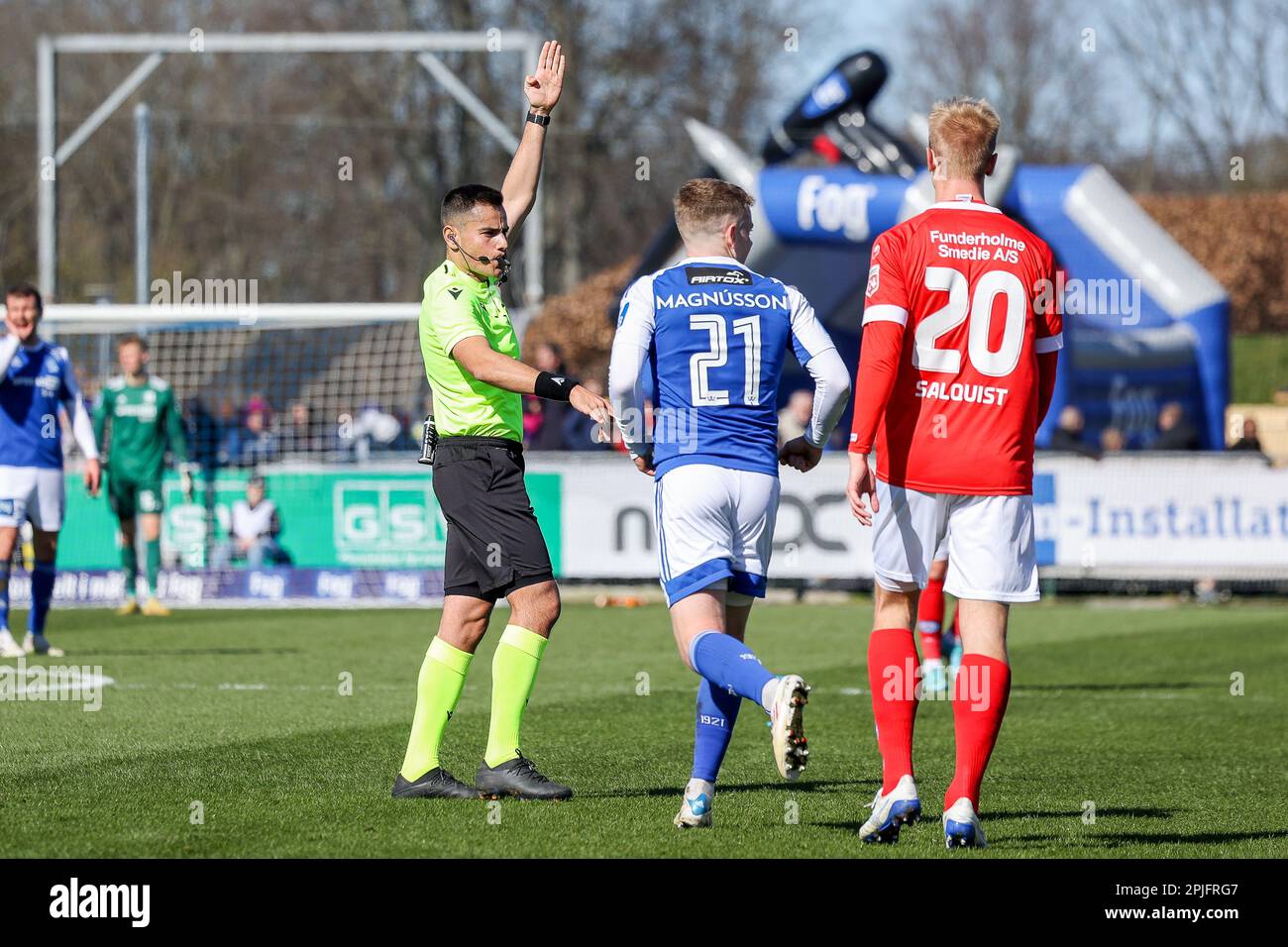 Lyngby, Dänemark. 02. April 2023. Schiedsrichter Kyriakos Athanasiou als Ratesprecher für das Superliga-Spiel 3F zwischen Lyngby Boldklub und Silkeborg IM Lyngby Stadium in Lyngby. (Foto: Gonzales Photo/Alamy Live News Stockfoto