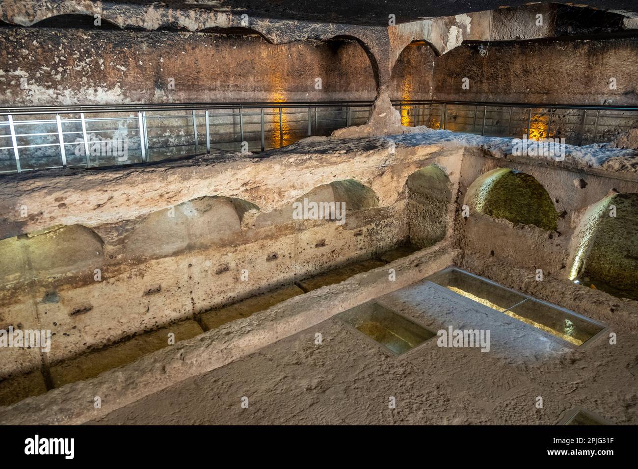 MARDIN- TÜRKEI- 25. September 2018: Dara ist eine historische antike Stadt am Mardin, eine der wichtigsten Siedlungen Mesopotamiens. Stockfoto