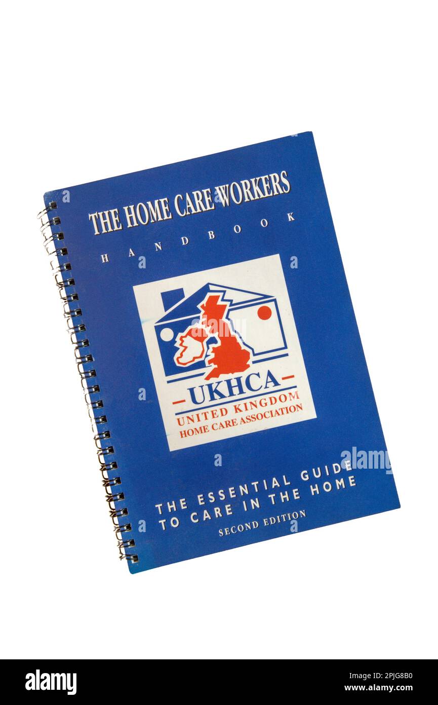 Ein Exemplar des Handbuchs für Home Care Workers der United Kingdom Home Care Association. Stockfoto