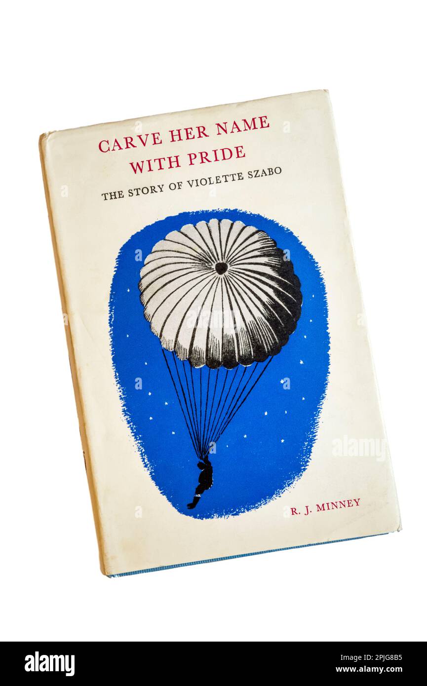 Eine Kopie von Carve her Name With Pride, The Story of Violette Szabo. Von R. J. Minney. Stockfoto