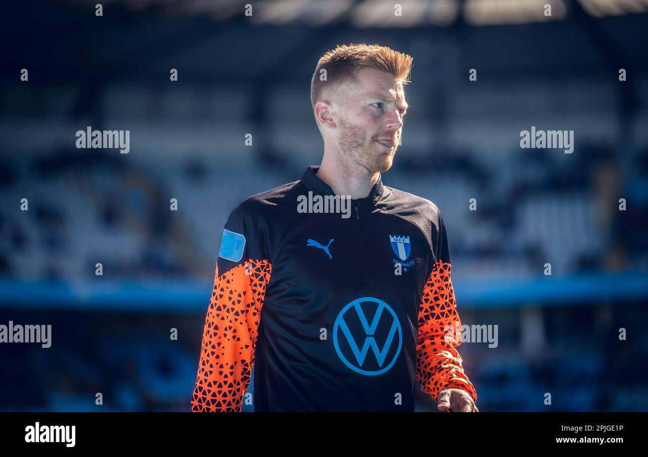 Malmoe, Schweden. 01., 2023. April. Anders Christiansen von Malmo FF wärmt sich vor dem Allsvenskan-Spiel zwischen Malmo FF und Kalmar FF im Eleda Stadion in Malmoe auf. (Foto: Gonzales Photo - Joe Miller). Stockfoto