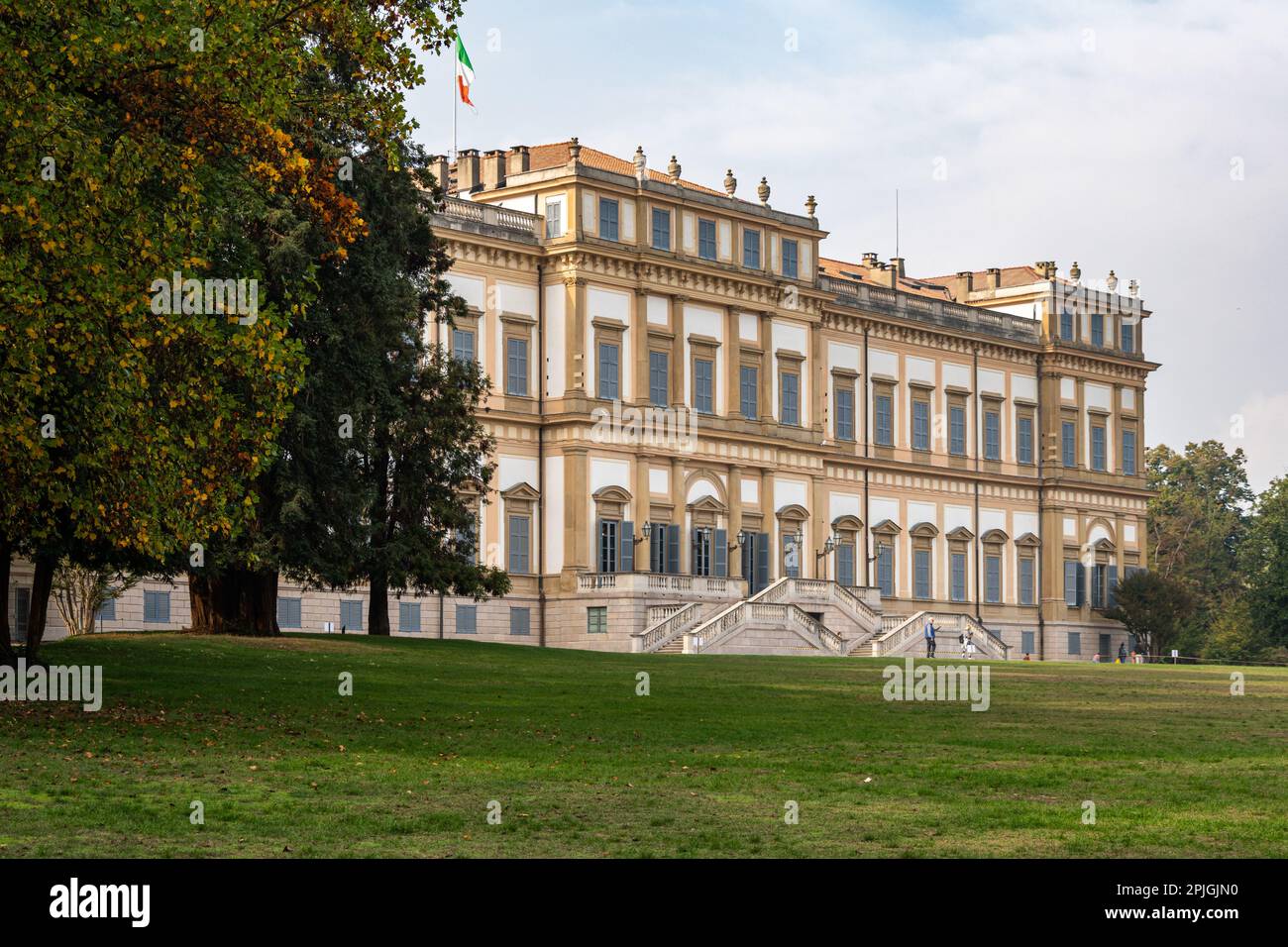 Die charmante Villa reale di Monza im neoklassizistischen Stil mit Blick vom Park, der Lombardei, Italien Stockfoto