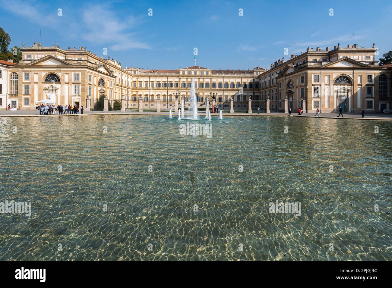 Brunnen vor dem Eingang der monumentalen reale di Monza, Region Lombardei, Italien Stockfoto