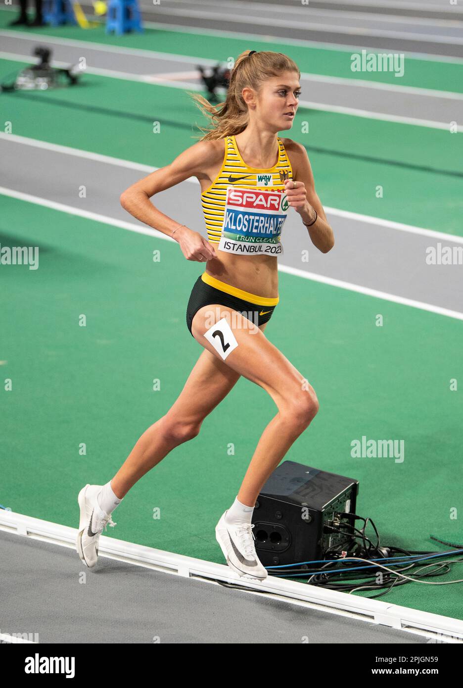 Konstanze Klosterhalfen (Deutschland) nimmt an den 3000m Läufen der Frauen bei den europäischen Hallensportmeisterschaften in der Ataköy Athletics Arena in IS Teil Stockfoto