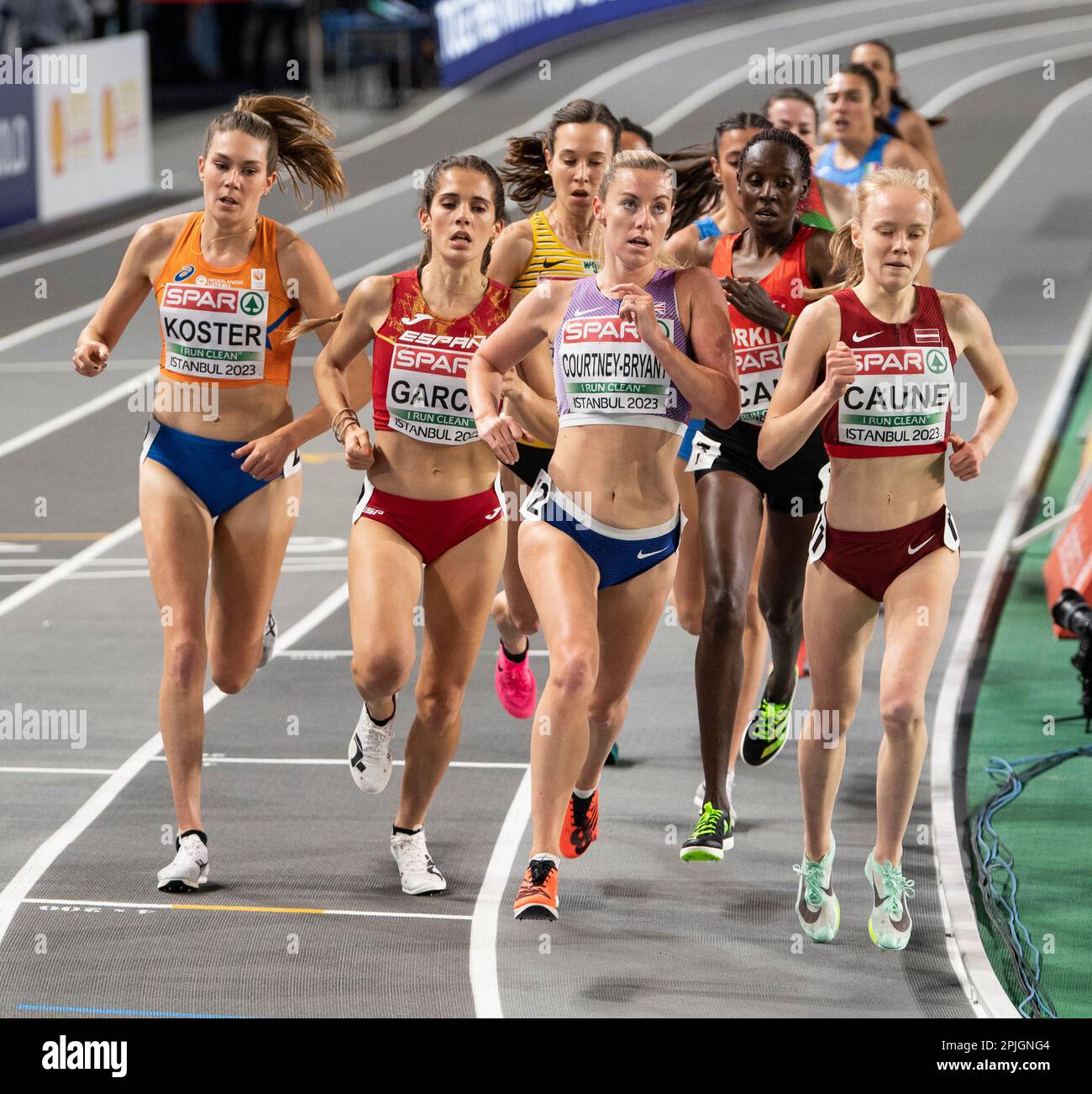 Maureen Koster (Niederlande) nimmt an den 3000m-Läufen der Frauen bei den europäischen Hallensportmeisterschaften in der Ataköy Athletics Arena in ist Teil Stockfoto