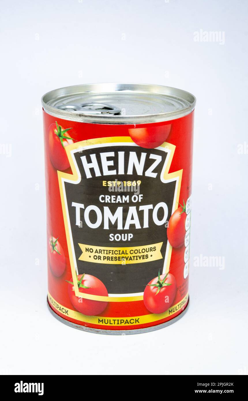 Eine Dose Heinz-Tomatensuppe, isoliert vor weißem Hintergrund Stockfoto