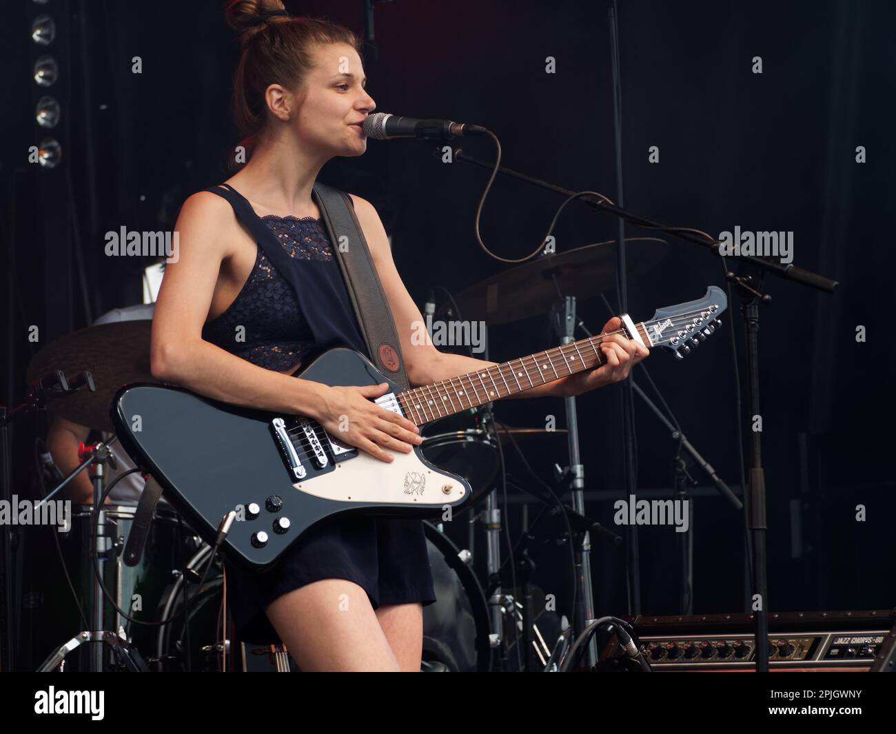 Melanie Venditti, die Sängerin und Songwriterin von Montreal, tritt auf der Bühne des Francos-Musikfestivals in der Innenstadt von Montreal auf. Quebec, Kanada Stockfoto