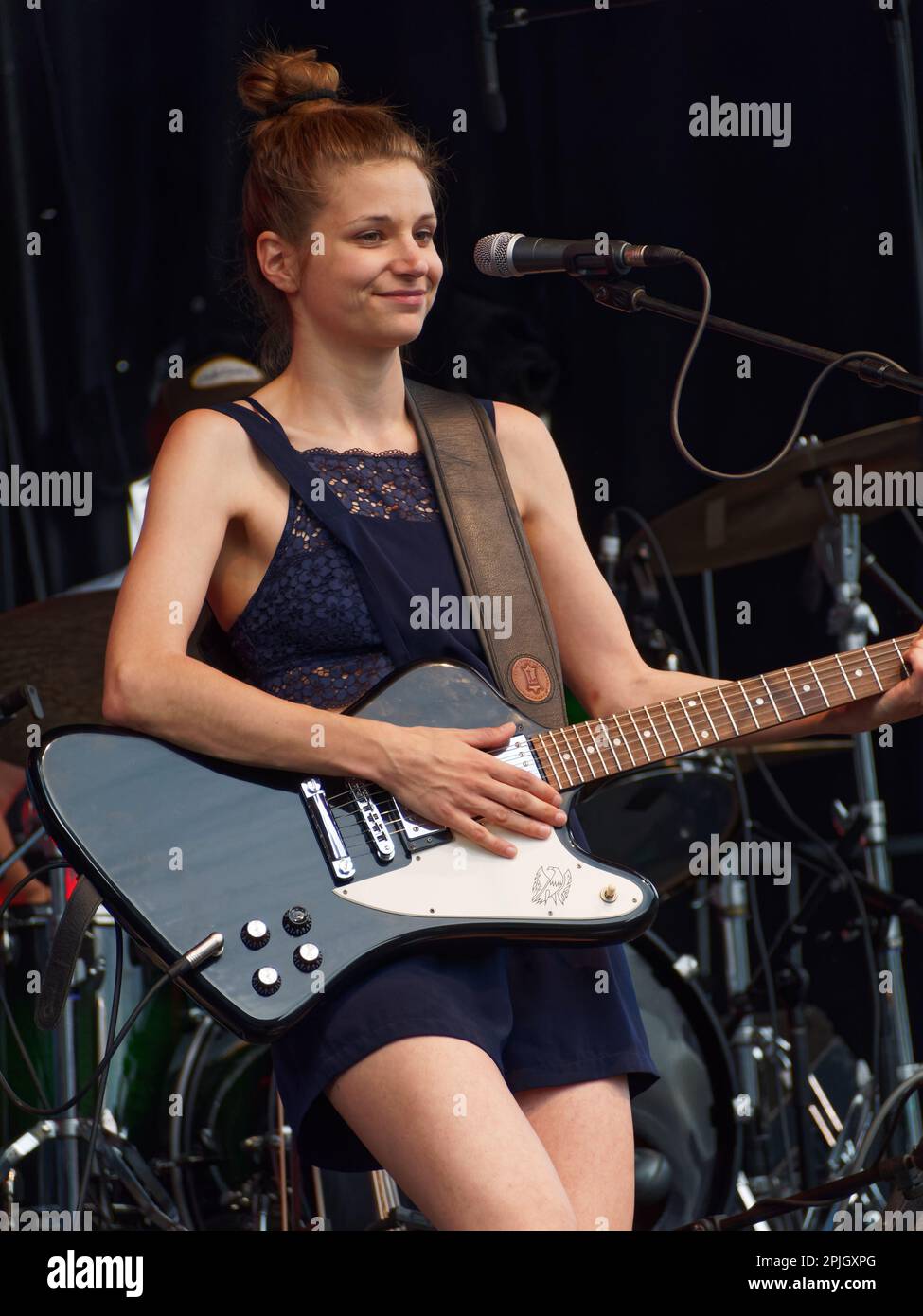 Melanie Venditti, die Sängerin und Songwriterin von Montreal, tritt auf der Bühne des Francos-Musikfestivals in der Innenstadt von Montreal auf. Quebec, Kanada Stockfoto