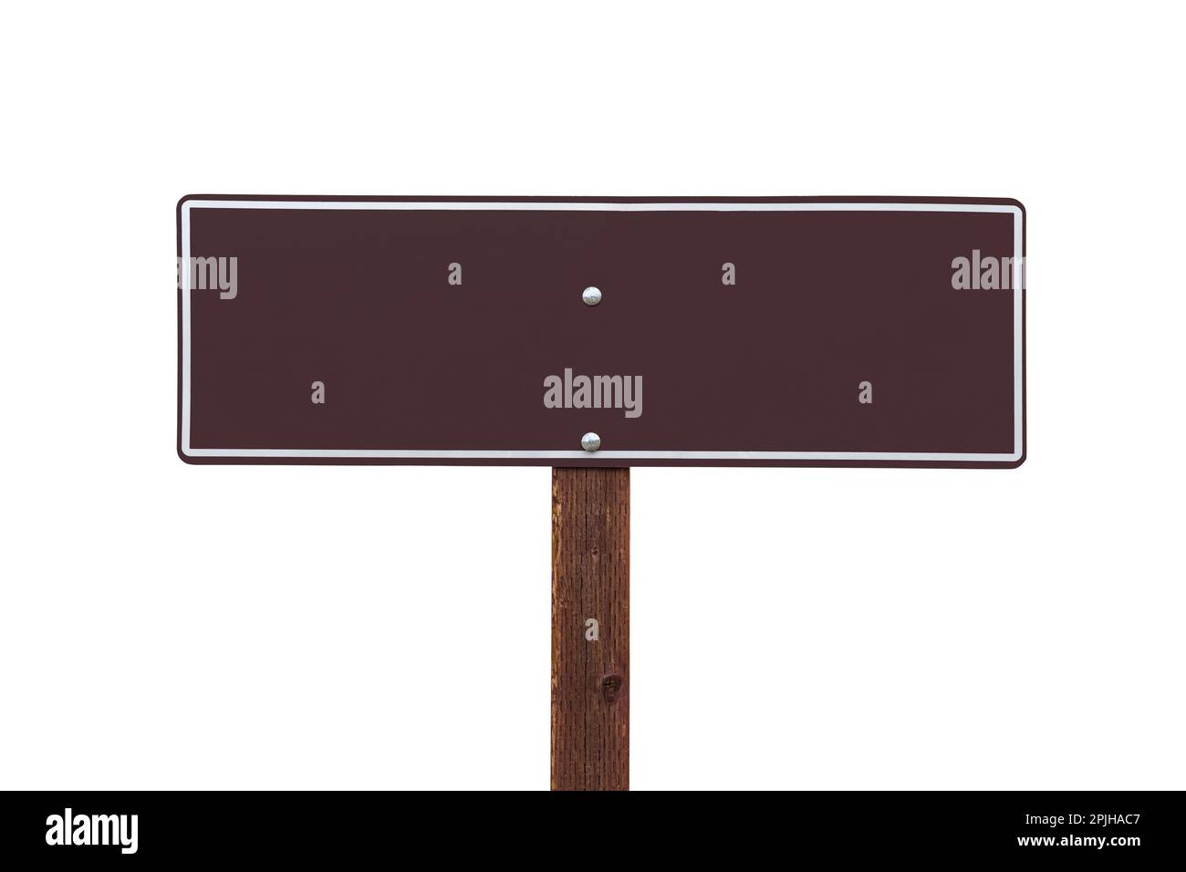 Leeres braunes Schild auf Holzpfosten mit ausgeschnittenem Hintergrund. Stockfoto