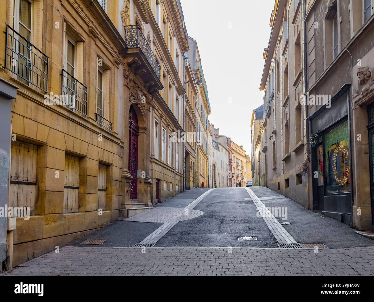 Eindruck einer Stadt namens Metz, die sich im Winter in der Region Lothringen in Frankreich befindet Stockfoto