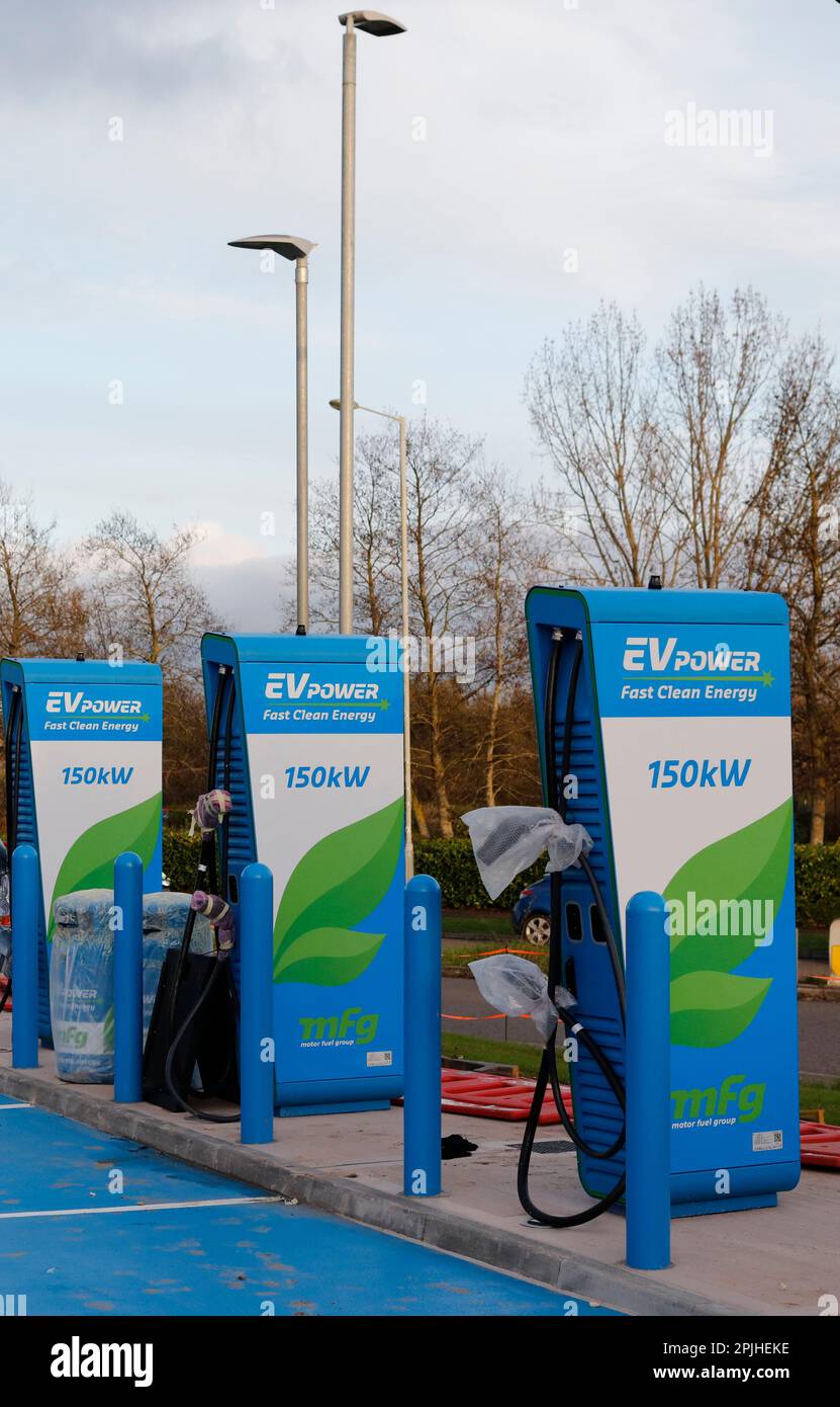 Tankstelle In Der Nähe 24 Stunden Geöffnet Ev elektrische pumpen -Fotos und -Bildmaterial in hoher Auflösung – Alamy