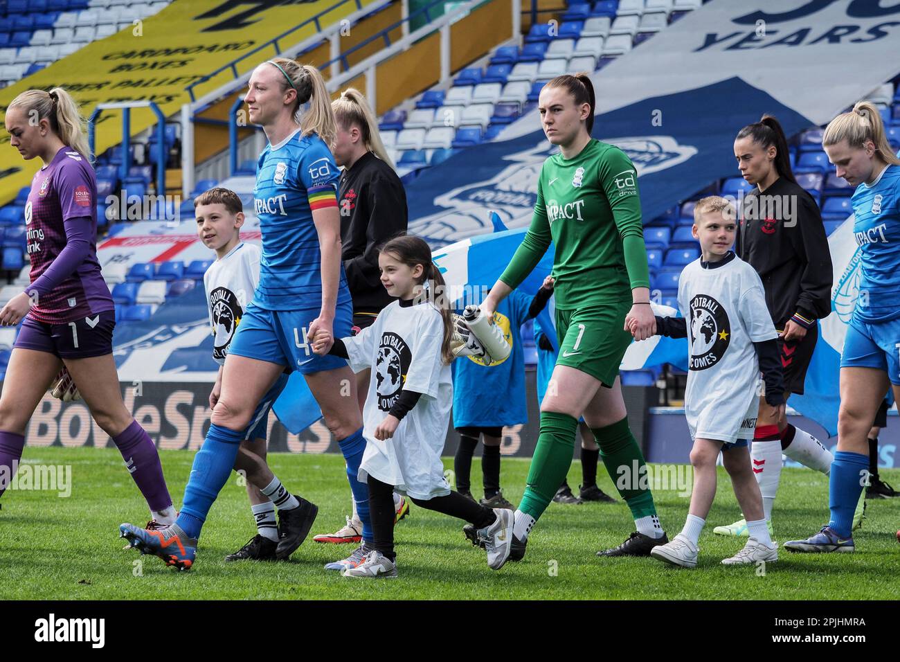 Birmingham, Großbritannien. 02. April 2023. Birmingham, England, April 2. 2023: Teams gehen während des Fußballspiels der FA Womens Championship zwischen Birmingham City und Southampton in St Andrews in Birmingham, England (Natalie Mincher/SPP) Guthaben: SPP Sport Press Photo. Alamy Live News Stockfoto