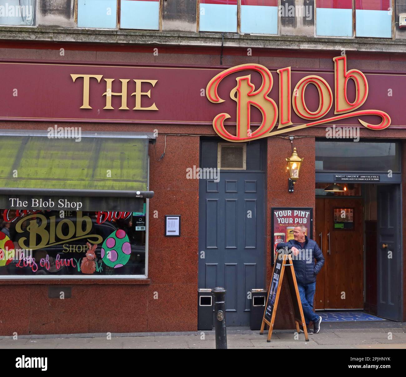 Yates's Wine Lodge - The Blob Shop, Pub in Great Charlotte Street, Liverpool, Merseyside, England, Großbritannien L1 1HU Stockfoto