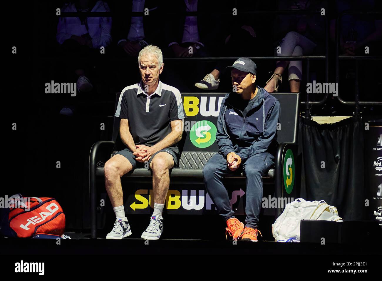 Hollywood, Florida, USA. 2. April 2023: Tennislegenden Andre Agassi, John McEnroe, Andy Roddick und Michael Chang während des Spiels in Pickleball Stockfoto