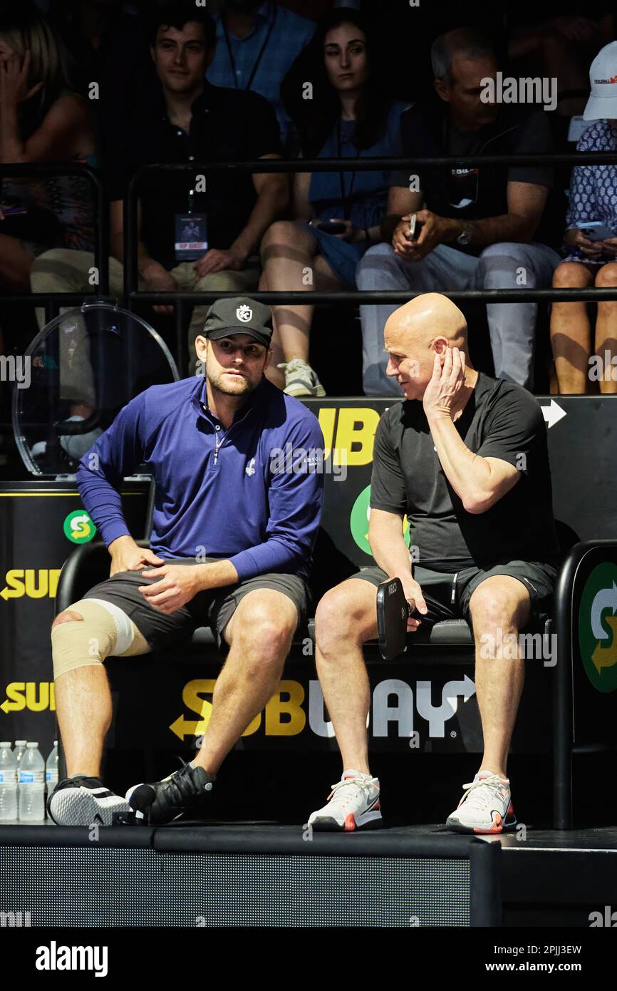 Hollywood, Florida, USA. 2. April 2023: Tennislegenden Andre Agassi, John McEnroe, Andy Roddick und Michael Chang während des Spiels in Pickleball Stockfoto