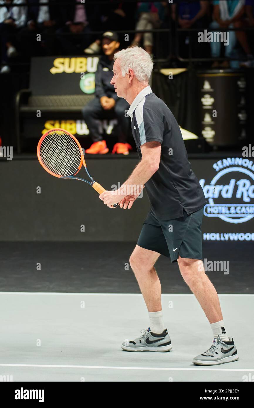 Hollywood, Florida, USA. 2. April 2023: Tennislegenden Andre Agassi, John McEnroe, Andy Roddick und Michael Chang während des Spiels in Pickleball Stockfoto
