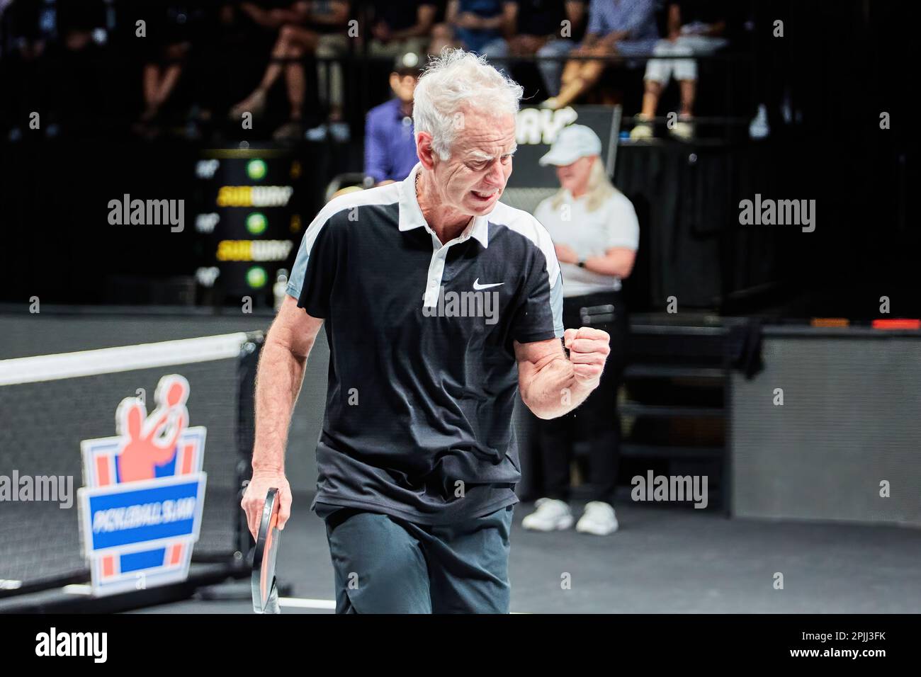 Hollywood, Florida, USA. 2. April 2023: Tennislegenden Andre Agassi, John McEnroe, Andy Roddick und Michael Chang während des Spiels in Pickleball Stockfoto