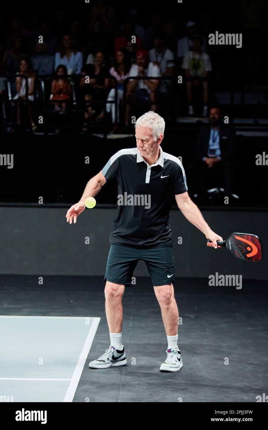 Hollywood, Florida, USA. 2. April 2023: Tennislegenden Andre Agassi, John McEnroe, Andy Roddick und Michael Chang während des Spiels in Pickleball Stockfoto