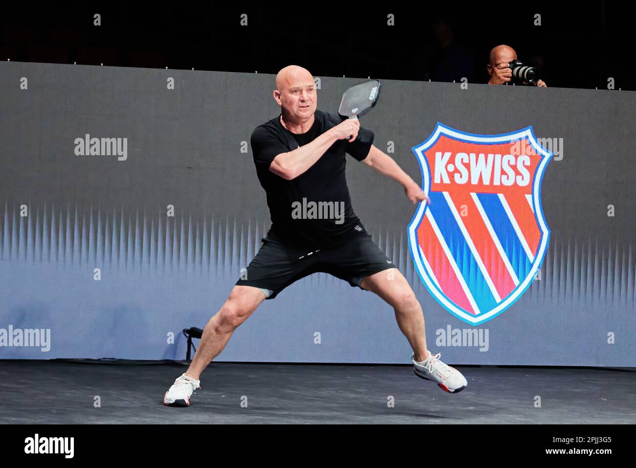 Hollywood, Florida, USA. 2. April 2023: Tennislegenden Andre Agassi, John McEnroe, Andy Roddick und Michael Chang während des Spiels in Pickleball Stockfoto