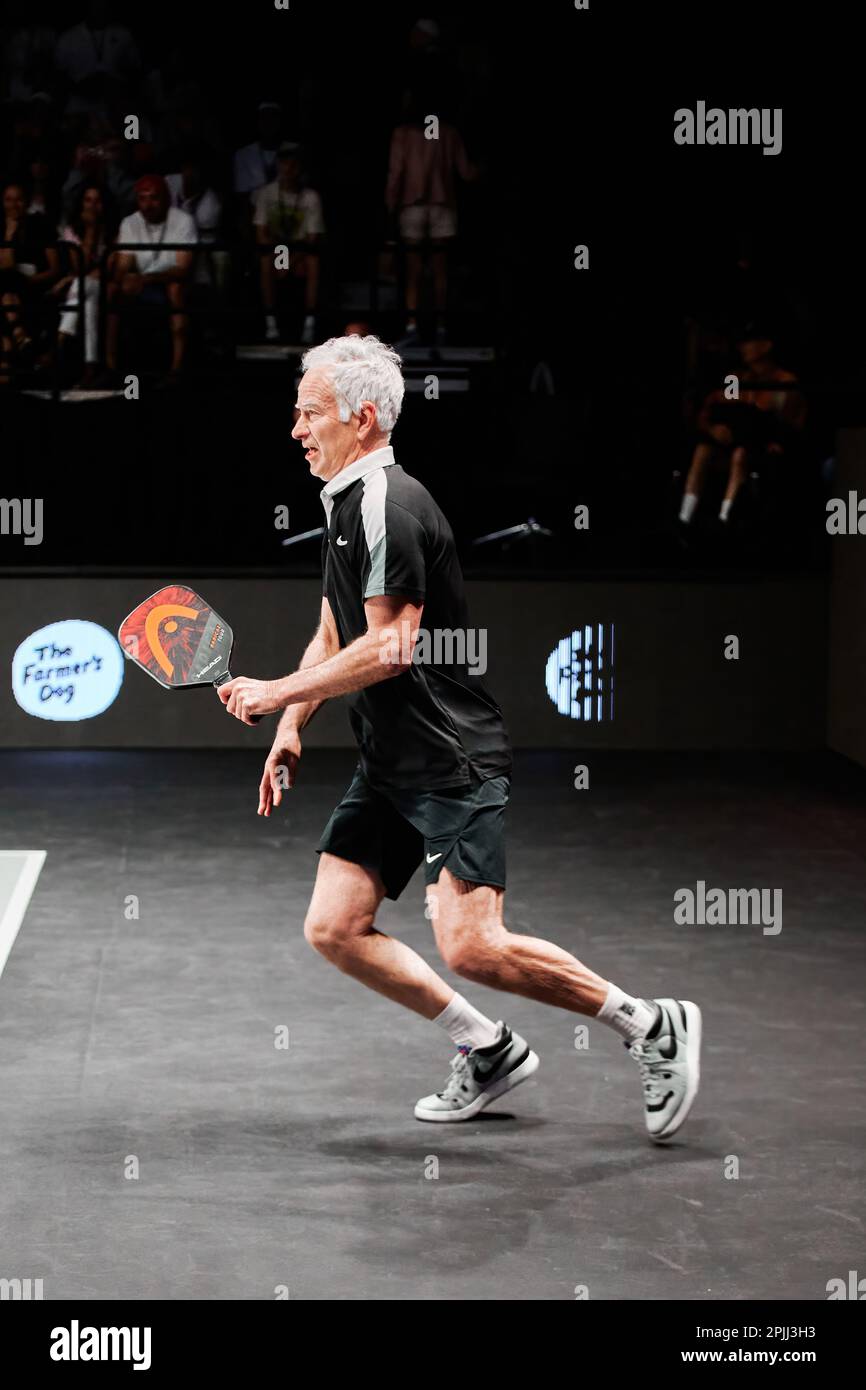 Hollywood, Florida, USA. 2. April 2023: Tennislegenden Andre Agassi, John McEnroe, Andy Roddick und Michael Chang während des Spiels in Pickleball Stockfoto