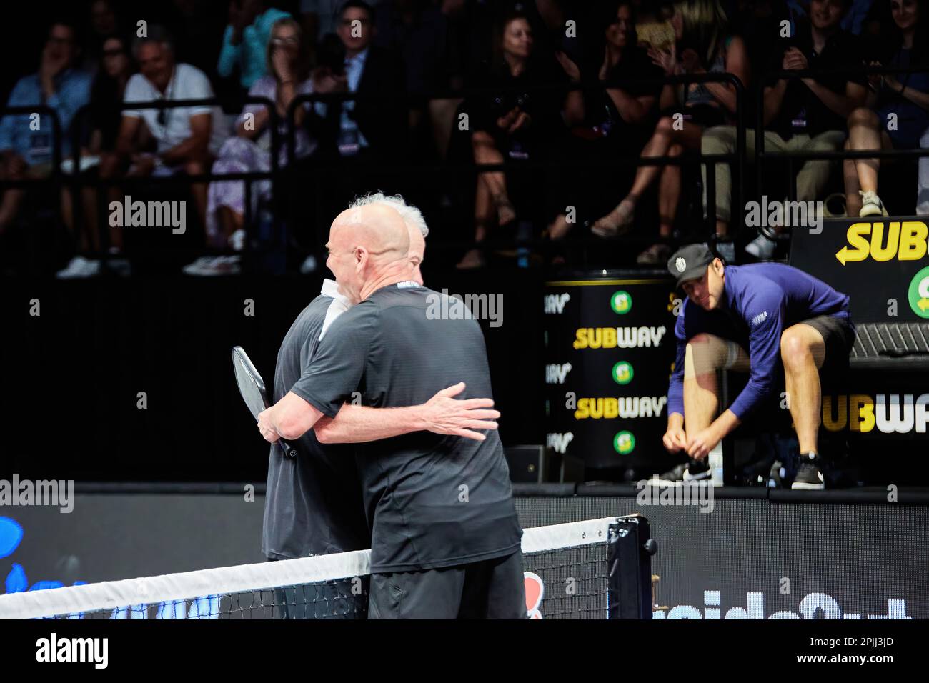 Hollywood, Florida, USA. 2. April 2023: Tennislegenden Andre Agassi, John McEnroe, Andy Roddick und Michael Chang während des Spiels in Pickleball Stockfoto