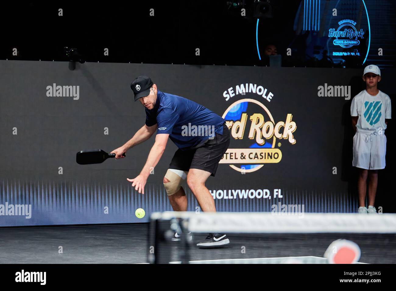 Hollywood, Florida, USA. 2. April 2023: Tennislegenden Andre Agassi, John McEnroe, Andy Roddick und Michael Chang während des Spiels in Pickleball Stockfoto