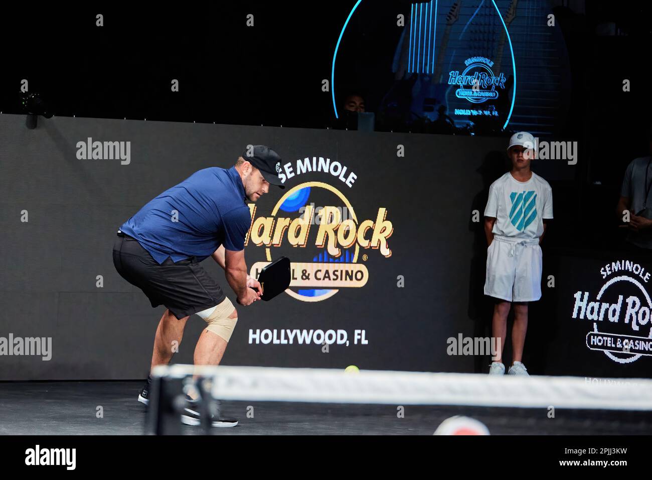 Hollywood, Florida, USA. 2. April 2023: Tennislegenden Andre Agassi, John McEnroe, Andy Roddick und Michael Chang während des Spiels in Pickleball Stockfoto