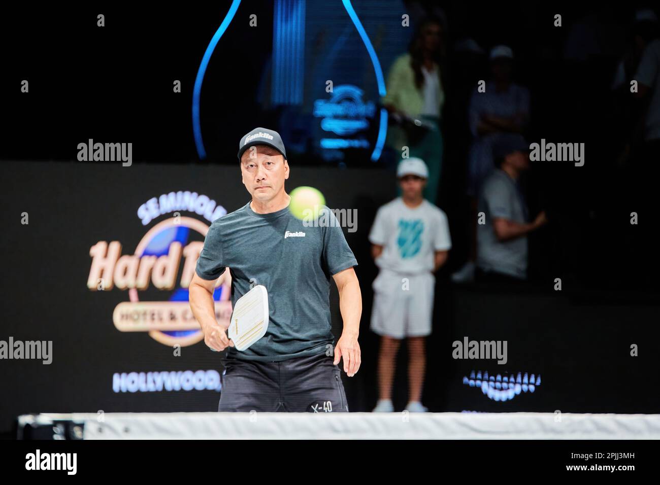 Hollywood, Florida, USA. 2. April 2023: Tennislegenden Andre Agassi, John McEnroe, Andy Roddick und Michael Chang während des Spiels in Pickleball Stockfoto