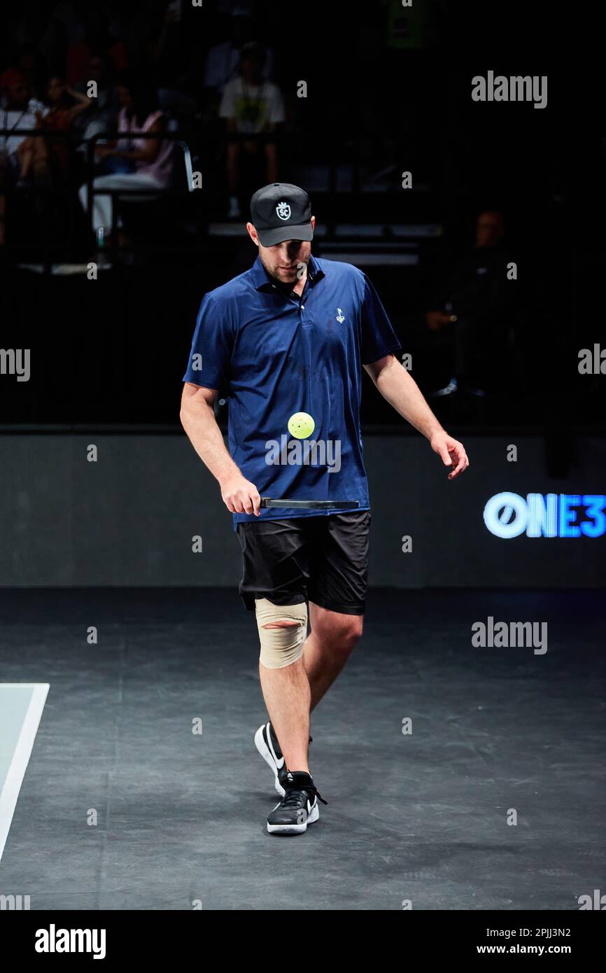 Hollywood, Florida, USA. 2. April 2023: Tennislegenden Andre Agassi, John McEnroe, Andy Roddick und Michael Chang während des Spiels in Pickleball Stockfoto