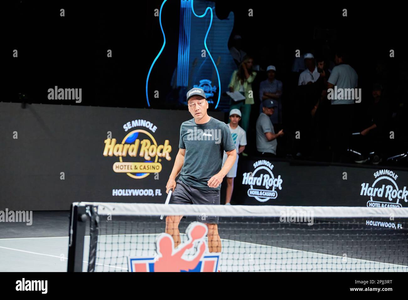 Hollywood, Florida, USA. 2. April 2023: Tennislegenden Andre Agassi, John McEnroe, Andy Roddick und Michael Chang während des Spiels in Pickleball Stockfoto